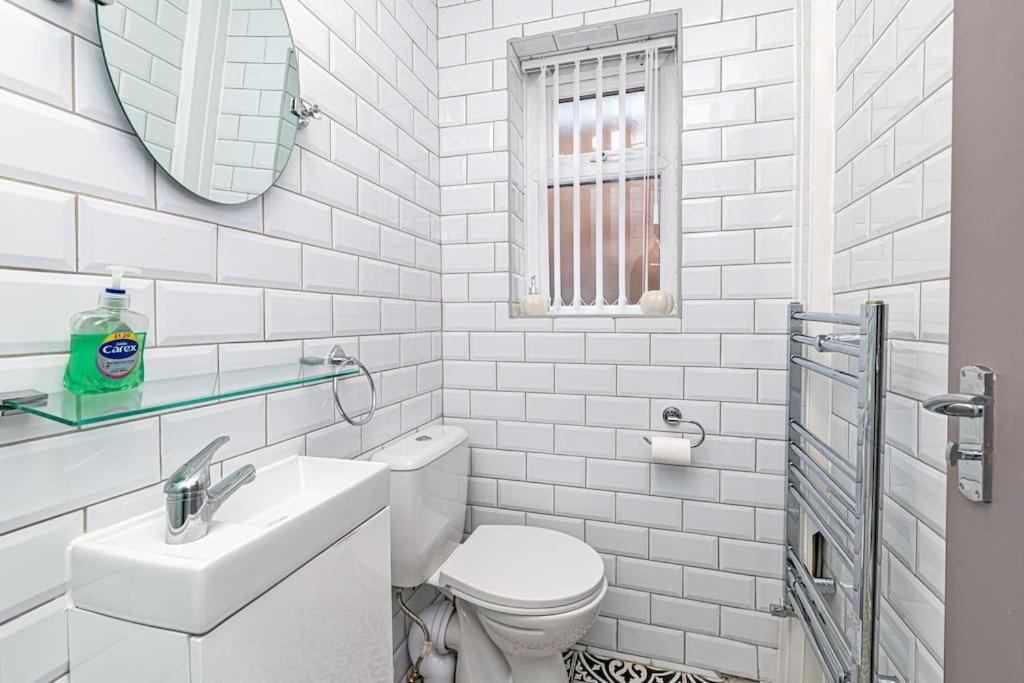 3 Bedroom Holiday House Liverpool Extérieur photo